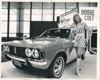 1971 Dodge Colt 8 X 10 Car Show Press Photo With Sexy Model