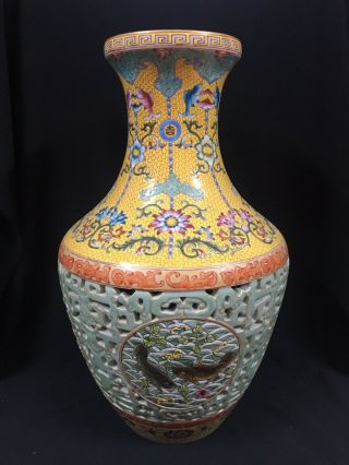 Chinese Antique Qing Dynasty Qianlong Colored Enamel Fish Vase