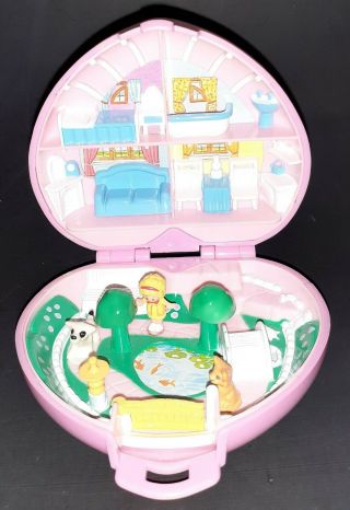 1989 Vintage Polly Pocket Bluebird Country Cottage Compact Complete W/ 3 Figures