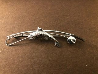 VINTAGE STERLING SILVER FLY FISHING PIN WITH DETAIL 3