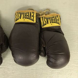 Boxing Gloves 2 Pair Vintage Everlast Leather 2922 Collectible 10 OZ 2