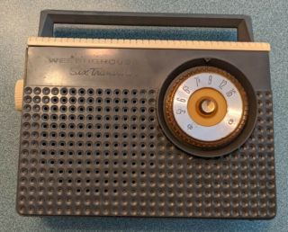 Neat Vintage Brown Bakelite/plastic Westinghouse Six Transistor Radio