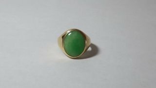 Vintage MCM Men ' s or Unisex Asian Green Jade Cabochon 18K Gold Ring Size 9.  25 3