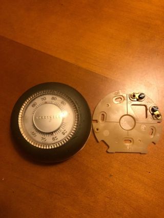 Vintage Honeywell Round Thermostat Heat & Cool W/ Mount Plate T87f