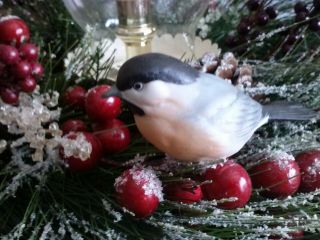 Vtg.  Porcelain Clip Bird Ornaments Chickadee Life Like Tree Wreaths Centerpiece