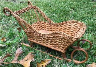 Vintage Wooden Wicker/rattan Christmas Sleigh (doll Size) 18 " L X 8 1/2 " X 10 1/2 "