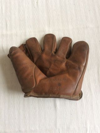Vintage 1930s - 1940s Wilson Baseball Glove.