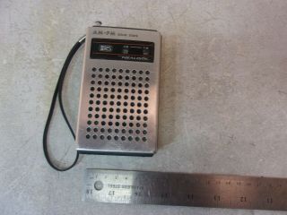 Vintage Rs Realistic Am Fm Transistor Solid State Hand Held Radio 12 - 609a