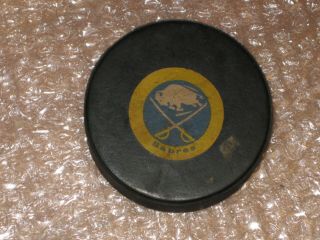 Buffalo Sabres Puck Nhl Viceroy Rubber Crested 1973 - 1983