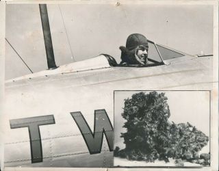 1933 Orig.  Aviation Press Photo Twa Air Mail Pilot Sights Huge Meteor In Flight
