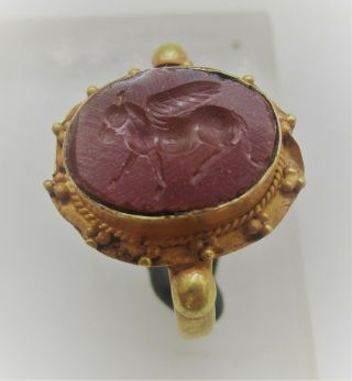 SCARCE ANCIENT ROMAN HIGH CARAT GOLD RING WITH CARNELIAN INTAGLIO PEGASUS 3