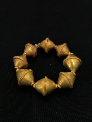 A rare pyu gold BEADS of 18 karat originating from Burma 3