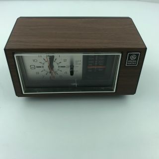 Vintage General Electric Ge Am Fm Clock Radio Model Number 7 - 4550c 2.  C5
