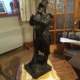 BRONZE FIGURE OF RIFLEMAN AFTER E.  H.  DUMAIGE 26.  5 INCHES HIGH. 2
