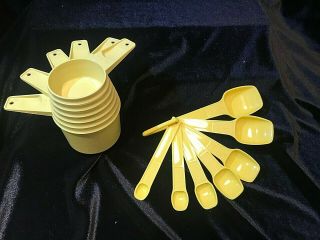 Vtg Tupperware Set 6 Yellow Measuring Cups & 7 Measuring Spoons & Ring