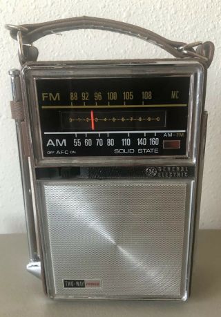 Vintage Ge Portable Radio Am/fm 2 - Way Power General Electric P977b