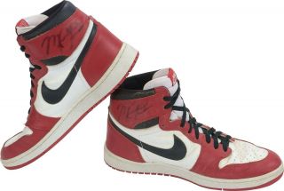 Bulls Michael Jordan Signed 1985 Air Jordan I Sneakers Jsa Z40852