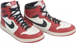 Bulls Michael Jordan Signed 1985 Air Jordan I Sneakers JSA Z40852 2