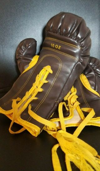Brown Vintage Everlast Boxing Gloves 10 Oz With Yellow Laces