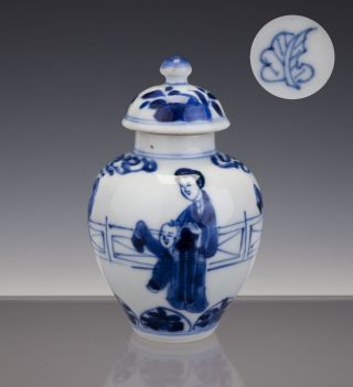 Perfect Small Chinese Porcelain B/w Kangxi Vase,  Cover Ca.  1700