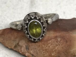 Vintage Sterling Silver Green Peridot Gemstone Solitaire Dotted Ring (sz8)