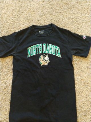 Und Fighting Sioux North Dakota Champion T - Shirt Black Small Vintage
