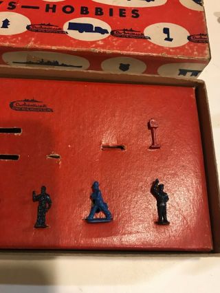 VINTAGE COMET METAL PRODUCTS - HO SCALE - PAINTED METAL FIGURES AND SIGNS 3