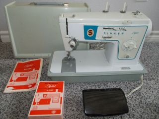 Vintage Singer Stylist Special Zig - Zag Sewing Machine Model 418 & Accessories