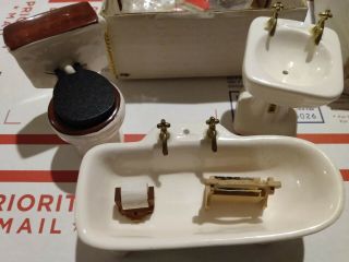 Vtg Dollhouse Reeves Museum Miniatures Bathroom Tub Sink Toilet & More Porcelain