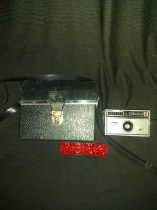 Kodak Instamatic 104 Camera With Case And Bulbs - Vintage 1960 