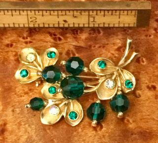 Vintage Signed Weiss Emerald Green Rhinestone Flower Pin Gold Tone Setting