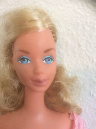 Vintage 1978 KISSING BARBIE with Dress KISSES WITH SOUND & PUCKER 2