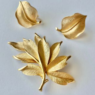 Signed Crown Trifari Vintage Gold Tone Flower Leaf Brooch Pin & Earrings Set 499