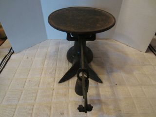 Vintage cast iron and brass balance scale 2