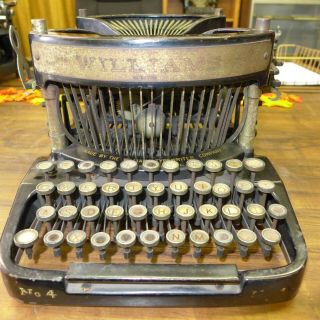 Antique Williams 4 Typewriter With " Grass Hopper " Like Type Bars 13730