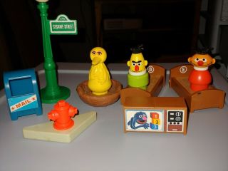 Vintage Fisher Price Little Sesame Street Big Bird Nest Bert Ernie Hydrant TV 2