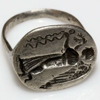 Museum Quality Ancient Greek Silver Seal Ring Depicting Nike Ca 500 - 300 Bc