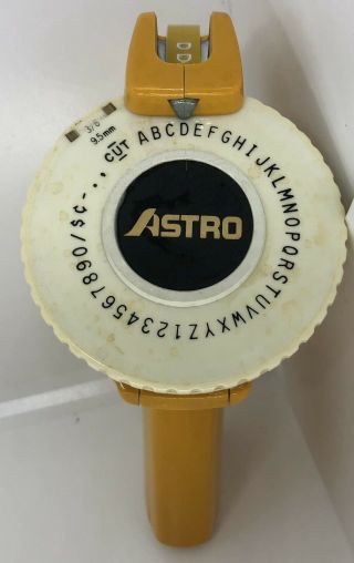 Vintage Avery Astro Label Maker Embosser Yellow Plastic 3/8 " 9.  5 Mm