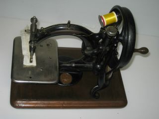 Antique Wilcox And Gibbs Hand Turn Chain Stitch Hat Millinery Sewing Machine,