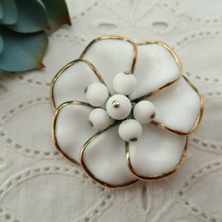 Vintage Crown Trifari White Molded Glass Flower Gold Tone Rim Pin Brooch