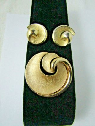 Vintage Crown Trifari Brushed Gold Tone Pin Brooch & Earring Set