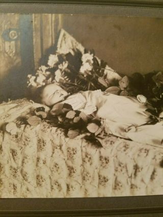 1918 INFANT GIRL POST MORTEM ANTIQUE PHOTO.  FUNERAL MEMORIAL PHOTO 2