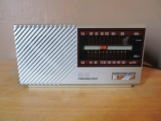 Vintage Soundesign Model 3030 Am/fm Radio Wood Grain Cabinet