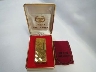 Vintage Win Gold Tone Deluxe Gas Cigarette Lighter With Case And Felt Pouch