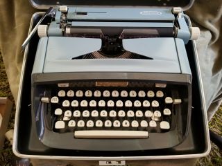 Vintage Signature Model 500 Blue Typewriter In Case.