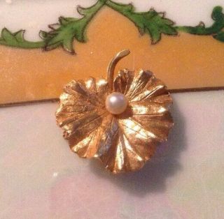 Vintage Mid - Century 14k Yellow Gold And Pearl Hallmark Leaf Pin Brooch