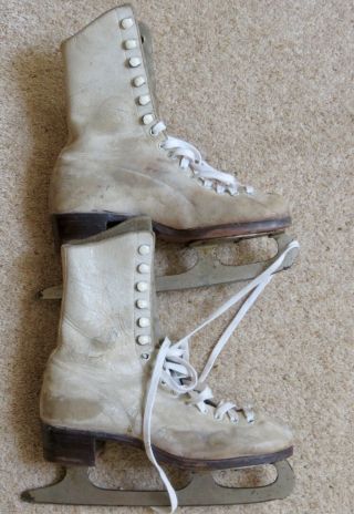 Vintage Ice Skates.  White Leather,  Size 2.  5.  Briton