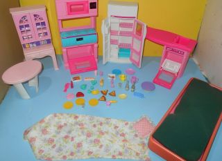 Barbie So Much To Do Kitchen Set Mattel 1994 Stove Fridge Sink Hutch w/ Food 2