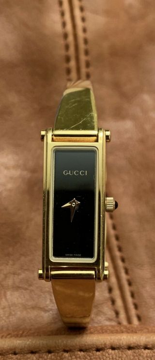 Gucci Ladies Wrist Bangle Watch 1500 Black Dial Gold Tone Quartz