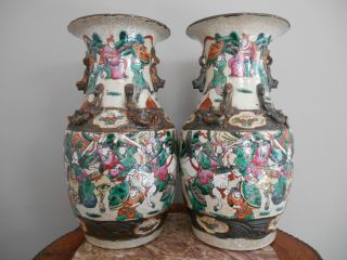 A Nanking Vases With A Decoration Of Battle Scenes - 19th Century